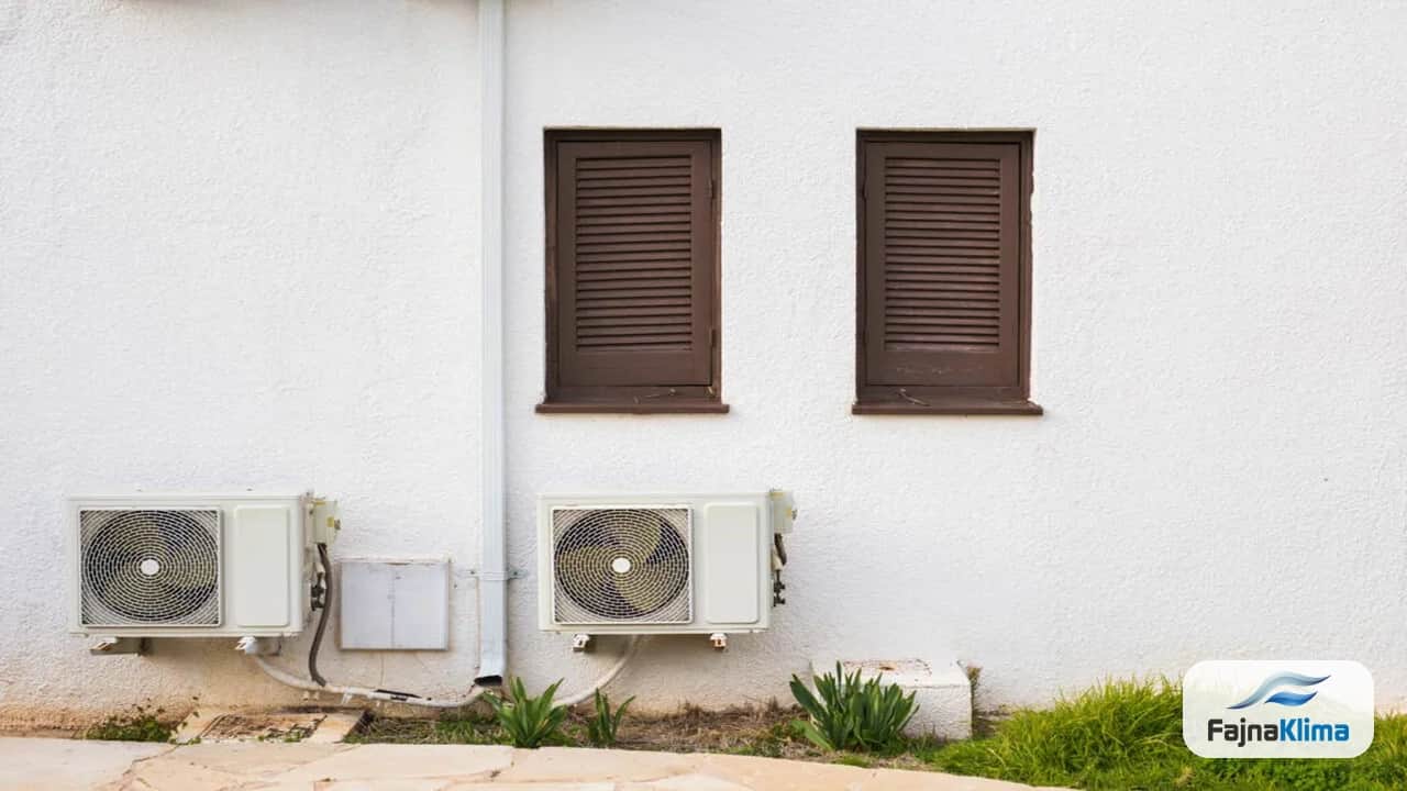 Klimatyzator w mieszkaniu w starym budownictwie z grubymi ścianami